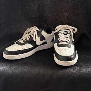 Nike Men's Black and White Sneakers